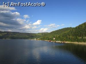 [P35] Lacul Bicaz, de pe barajul Izvorul Muntelui » foto by crismis
 - 
<span class="allrVoted glyphicon glyphicon-heart hidden" id="av801755"></span>
<a class="m-l-10 hidden" id="sv801755" onclick="voting_Foto_DelVot(,801755,4656)" role="button">șterge vot <span class="glyphicon glyphicon-remove"></span></a>
<a id="v9801755" class=" c-red"  onclick="voting_Foto_SetVot(801755)" role="button"><span class="glyphicon glyphicon-heart-empty"></span> <b>LIKE</b> = Votează poza</a> <img class="hidden"  id="f801755W9" src="/imagini/loader.gif" border="0" /><span class="AjErrMes hidden" id="e801755ErM"></span>