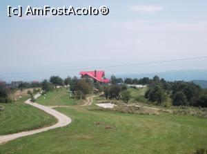 [P47] Vedere asupra Ținutului Pădurenilor din Observatorul Măstăcăneț. În față Pensiunea Panorama, cam singura din zonă, plină ochi la data la care am fost noi.  » foto by Aurici
 - 
<span class="allrVoted glyphicon glyphicon-heart hidden" id="av810595"></span>
<a class="m-l-10 hidden" id="sv810595" onclick="voting_Foto_DelVot(,810595,4656)" role="button">șterge vot <span class="glyphicon glyphicon-remove"></span></a>
<a id="v9810595" class=" c-red"  onclick="voting_Foto_SetVot(810595)" role="button"><span class="glyphicon glyphicon-heart-empty"></span> <b>LIKE</b> = Votează poza</a> <img class="hidden"  id="f810595W9" src="/imagini/loader.gif" border="0" /><span class="AjErrMes hidden" id="e810595ErM"></span>