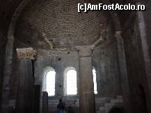 [P01] Cupola bisericii este reconstruita. Se observa diferenta intre pereti si cupola. In poza este surprins un loc unde se discuta. Erau cateva scari pe care se asezau credinciosii in jurul Sfantului. » foto by amota
 - 
<span class="allrVoted glyphicon glyphicon-heart hidden" id="av169630"></span>
<a class="m-l-10 hidden" id="sv169630" onclick="voting_Foto_DelVot(,169630,4692)" role="button">șterge vot <span class="glyphicon glyphicon-remove"></span></a>
<a id="v9169630" class=" c-red"  onclick="voting_Foto_SetVot(169630)" role="button"><span class="glyphicon glyphicon-heart-empty"></span> <b>LIKE</b> = Votează poza</a> <img class="hidden"  id="f169630W9" src="/imagini/loader.gif" border="0" /><span class="AjErrMes hidden" id="e169630ErM"></span>