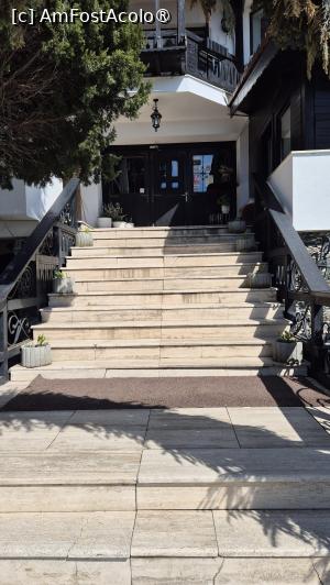 [P02] Intrarea în restaurant » foto by ANILU
 - 
<span class="allrVoted glyphicon glyphicon-heart hidden" id="av1524003"></span>
<a class="m-l-10 hidden" id="sv1524003" onclick="voting_Foto_DelVot(,1524003,4701)" role="button">șterge vot <span class="glyphicon glyphicon-remove"></span></a>
<a id="v91524003" class=" c-red"  onclick="voting_Foto_SetVot(1524003)" role="button"><span class="glyphicon glyphicon-heart-empty"></span> <b>LIKE</b> = Votează poza</a> <img class="hidden"  id="f1524003W9" src="/imagini/loader.gif" border="0" /><span class="AjErrMes hidden" id="e1524003ErM"></span>