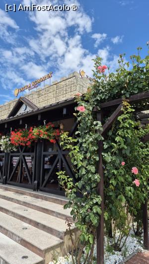 [P02] Restaurant Vatra Română » foto by ANILU
 - 
<span class="allrVoted glyphicon glyphicon-heart hidden" id="av1532427"></span>
<a class="m-l-10 hidden" id="sv1532427" onclick="voting_Foto_DelVot(,1532427,4701)" role="button">șterge vot <span class="glyphicon glyphicon-remove"></span></a>
<a id="v91532427" class=" c-red"  onclick="voting_Foto_SetVot(1532427)" role="button"><span class="glyphicon glyphicon-heart-empty"></span> <b>LIKE</b> = Votează poza</a> <img class="hidden"  id="f1532427W9" src="/imagini/loader.gif" border="0" /><span class="AjErrMes hidden" id="e1532427ErM"></span>