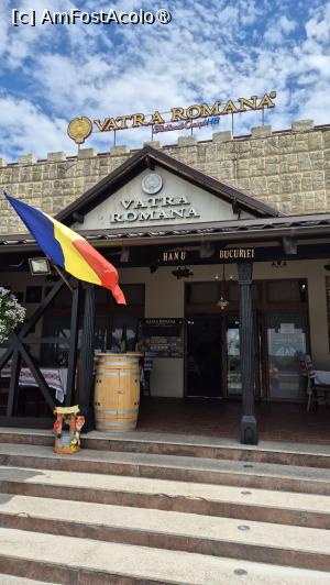 [P04] Restaurant Vatra Română- intrarea » foto by ANILU
 - 
<span class="allrVoted glyphicon glyphicon-heart hidden" id="av1532429"></span>
<a class="m-l-10 hidden" id="sv1532429" onclick="voting_Foto_DelVot(,1532429,4701)" role="button">șterge vot <span class="glyphicon glyphicon-remove"></span></a>
<a id="v91532429" class=" c-red"  onclick="voting_Foto_SetVot(1532429)" role="button"><span class="glyphicon glyphicon-heart-empty"></span> <b>LIKE</b> = Votează poza</a> <img class="hidden"  id="f1532429W9" src="/imagini/loader.gif" border="0" /><span class="AjErrMes hidden" id="e1532429ErM"></span>