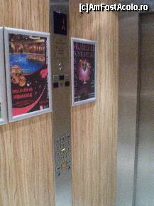 [P04] Bucuresti - in lift la Rin Grand Hotel » foto by presario
 - 
<span class="allrVoted glyphicon glyphicon-heart hidden" id="av71803"></span>
<a class="m-l-10 hidden" id="sv71803" onclick="voting_Foto_DelVot(,71803,4737)" role="button">șterge vot <span class="glyphicon glyphicon-remove"></span></a>
<a id="v971803" class=" c-red"  onclick="voting_Foto_SetVot(71803)" role="button"><span class="glyphicon glyphicon-heart-empty"></span> <b>LIKE</b> = Votează poza</a> <img class="hidden"  id="f71803W9" src="/imagini/loader.gif" border="0" /><span class="AjErrMes hidden" id="e71803ErM"></span>