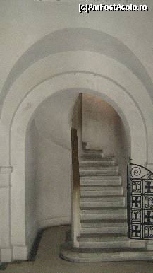 P21 [SEP-2010] accesul in turnul mausoleului se face pe o scara in forma de spirala