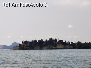 [P12] Navigând pe lacul Garda (aici trecând pe lângă una dintre cele 5 insulițe de pe lac) » foto by crismis
 - 
<span class="allrVoted glyphicon glyphicon-heart hidden" id="av1514901"></span>
<a class="m-l-10 hidden" id="sv1514901" onclick="voting_Foto_DelVot(,1514901,4749)" role="button">șterge vot <span class="glyphicon glyphicon-remove"></span></a>
<a id="v91514901" class=" c-red"  onclick="voting_Foto_SetVot(1514901)" role="button"><span class="glyphicon glyphicon-heart-empty"></span> <b>LIKE</b> = Votează poza</a> <img class="hidden"  id="f1514901W9" src="/imagini/loader.gif" border="0" /><span class="AjErrMes hidden" id="e1514901ErM"></span>