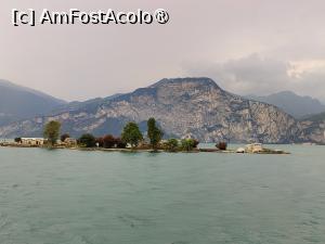 [P54] Navigând pe Lacul Garda (aici trecând pe lângă altă insuliță) » foto by crismis
 - 
<span class="allrVoted glyphicon glyphicon-heart hidden" id="av1514943"></span>
<a class="m-l-10 hidden" id="sv1514943" onclick="voting_Foto_DelVot(,1514943,4749)" role="button">șterge vot <span class="glyphicon glyphicon-remove"></span></a>
<a id="v91514943" class=" c-red"  onclick="voting_Foto_SetVot(1514943)" role="button"><span class="glyphicon glyphicon-heart-empty"></span> <b>LIKE</b> = Votează poza</a> <img class="hidden"  id="f1514943W9" src="/imagini/loader.gif" border="0" /><span class="AjErrMes hidden" id="e1514943ErM"></span>