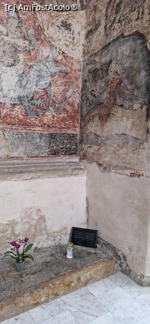 [P10] Mănăstirea Moldovița - Vechi mormant in pridvor. » foto by iulianic
 - 
<span class="allrVoted glyphicon glyphicon-heart hidden" id="av1546836"></span>
<a class="m-l-10 hidden" id="sv1546836" onclick="voting_Foto_DelVot(,1546836,4762)" role="button">șterge vot <span class="glyphicon glyphicon-remove"></span></a>
<a id="v91546836" class=" c-red"  onclick="voting_Foto_SetVot(1546836)" role="button"><span class="glyphicon glyphicon-heart-empty"></span> <b>LIKE</b> = Votează poza</a> <img class="hidden"  id="f1546836W9" src="/imagini/loader.gif" border="0" /><span class="AjErrMes hidden" id="e1546836ErM"></span>