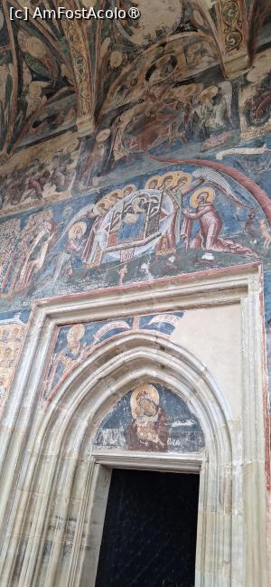 [P09] Mănăstirea Moldovița - Intrarea din pridvor. » foto by iulianic
 - 
<span class="allrVoted glyphicon glyphicon-heart hidden" id="av1546835"></span>
<a class="m-l-10 hidden" id="sv1546835" onclick="voting_Foto_DelVot(,1546835,4762)" role="button">șterge vot <span class="glyphicon glyphicon-remove"></span></a>
<a id="v91546835" class=" c-red"  onclick="voting_Foto_SetVot(1546835)" role="button"><span class="glyphicon glyphicon-heart-empty"></span> <b>LIKE</b> = Votează poza</a> <img class="hidden"  id="f1546835W9" src="/imagini/loader.gif" border="0" /><span class="AjErrMes hidden" id="e1546835ErM"></span>