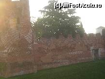 [P08] Castelfranco Veneto - zidurile castelului. » foto by presario
 - 
<span class="allrVoted glyphicon glyphicon-heart hidden" id="av46031"></span>
<a class="m-l-10 hidden" id="sv46031" onclick="voting_Foto_DelVot(,46031,4819)" role="button">șterge vot <span class="glyphicon glyphicon-remove"></span></a>
<a id="v946031" class=" c-red"  onclick="voting_Foto_SetVot(46031)" role="button"><span class="glyphicon glyphicon-heart-empty"></span> <b>LIKE</b> = Votează poza</a> <img class="hidden"  id="f46031W9" src="/imagini/loader.gif" border="0" /><span class="AjErrMes hidden" id="e46031ErM"></span>