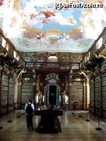 P16 [FEB-2013] Biblioteca abatiei Melk cuprinde circa 85.000 de volume