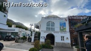 [P20] In centrul orasului Anacapri, in piata Vittoria, se afla punctul de plecare al funicularului ce urca pe Monte Solaro, locul cel mai inalt de pe insula (589 m). » foto by geani anto
 - 
<span class="allrVoted glyphicon glyphicon-heart hidden" id="av1409562"></span>
<a class="m-l-10 hidden" id="sv1409562" onclick="voting_Foto_DelVot(,1409562,4857)" role="button">șterge vot <span class="glyphicon glyphicon-remove"></span></a>
<a id="v91409562" class=" c-red"  onclick="voting_Foto_SetVot(1409562)" role="button"><span class="glyphicon glyphicon-heart-empty"></span> <b>LIKE</b> = Votează poza</a> <img class="hidden"  id="f1409562W9" src="/imagini/loader.gif" border="0" /><span class="AjErrMes hidden" id="e1409562ErM"></span>