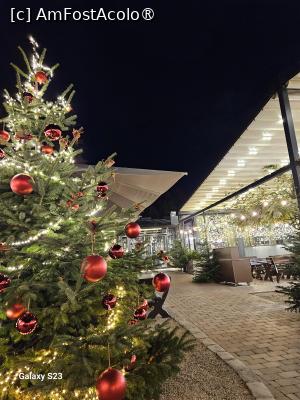 [P28] Decorațiuni și pomi de Crăciun la terasa restaurantului familiei Kolarik » foto by kmy <span class="label label-default labelC_thin small">NEVOTABILĂ</span>