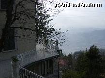 P17 [JAN-2007] Terasa unei case din Brunate de pe care se putea admira in voie valea cu orasul si lacul Como.