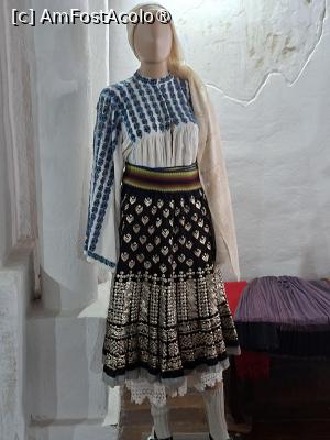 [P13] Cula Izvoranu-Geblescu, 'Alai de nuntă oltenească', Vâlnic oltenesc cu fir de argint foarte valoros » foto by mprofeanu
 - 
<span class="allrVoted glyphicon glyphicon-heart hidden" id="av1511098"></span>
<a class="m-l-10 hidden" id="sv1511098" onclick="voting_Foto_DelVot(,1511098,4898)" role="button">șterge vot <span class="glyphicon glyphicon-remove"></span></a>
<a id="v91511098" class=" c-red"  onclick="voting_Foto_SetVot(1511098)" role="button"><span class="glyphicon glyphicon-heart-empty"></span> <b>LIKE</b> = Votează poza</a> <img class="hidden"  id="f1511098W9" src="/imagini/loader.gif" border="0" /><span class="AjErrMes hidden" id="e1511098ErM"></span>