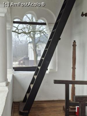 [P15] Cula Izvoranu-Geblescu, La etajul doi este cerdacul și o scară ce duce în pod dar și stâlpul de protecție împotriva răului nevăzut » foto by mprofeanu
 - 
<span class="allrVoted glyphicon glyphicon-heart hidden" id="av1511100"></span>
<a class="m-l-10 hidden" id="sv1511100" onclick="voting_Foto_DelVot(,1511100,4898)" role="button">șterge vot <span class="glyphicon glyphicon-remove"></span></a>
<a id="v91511100" class=" c-red"  onclick="voting_Foto_SetVot(1511100)" role="button"><span class="glyphicon glyphicon-heart-empty"></span> <b>LIKE</b> = Votează poza</a> <img class="hidden"  id="f1511100W9" src="/imagini/loader.gif" border="0" /><span class="AjErrMes hidden" id="e1511100ErM"></span>