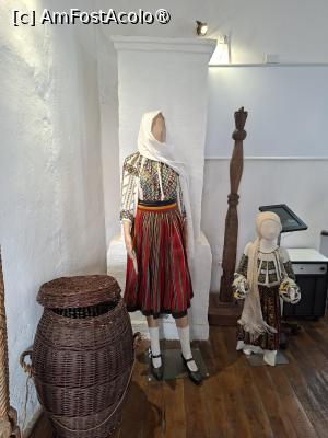 [P19] Cula Izvoranu-Geblescu, 'Șezătoare tradițională' la etajul doi, se vede și stâlpul de protecție » foto by mprofeanu
 - 
<span class="allrVoted glyphicon glyphicon-heart hidden" id="av1511104"></span>
<a class="m-l-10 hidden" id="sv1511104" onclick="voting_Foto_DelVot(,1511104,4898)" role="button">șterge vot <span class="glyphicon glyphicon-remove"></span></a>
<a id="v91511104" class=" c-red"  onclick="voting_Foto_SetVot(1511104)" role="button"><span class="glyphicon glyphicon-heart-empty"></span> <b>LIKE</b> = Votează poza</a> <img class="hidden"  id="f1511104W9" src="/imagini/loader.gif" border="0" /><span class="AjErrMes hidden" id="e1511104ErM"></span>