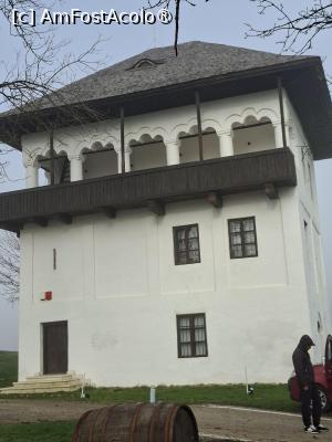 [P02] Cula Izvoranu-Geblescu, Balconul de lemn este pe două părți și jumătate, cerdacul din zid doar pe fațada sudică » foto by mprofeanu
 - 
<span class="allrVoted glyphicon glyphicon-heart hidden" id="av1511087"></span>
<a class="m-l-10 hidden" id="sv1511087" onclick="voting_Foto_DelVot(,1511087,4898)" role="button">șterge vot <span class="glyphicon glyphicon-remove"></span></a>
<a id="v91511087" class=" c-red"  onclick="voting_Foto_SetVot(1511087)" role="button"><span class="glyphicon glyphicon-heart-empty"></span> <b>LIKE</b> = Votează poza</a> <img class="hidden"  id="f1511087W9" src="/imagini/loader.gif" border="0" /><span class="AjErrMes hidden" id="e1511087ErM"></span>