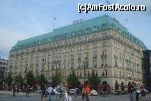 [P50] Hotelul Adlon, in Pariser Platz » foto by ileanaxperta*
 - 
<span class="allrVoted glyphicon glyphicon-heart hidden" id="av211771"></span>
<a class="m-l-10 hidden" id="sv211771" onclick="voting_Foto_DelVot(,211771,4900)" role="button">șterge vot <span class="glyphicon glyphicon-remove"></span></a>
<a id="v9211771" class=" c-red"  onclick="voting_Foto_SetVot(211771)" role="button"><span class="glyphicon glyphicon-heart-empty"></span> <b>LIKE</b> = Votează poza</a> <img class="hidden"  id="f211771W9" src="/imagini/loader.gif" border="0" /><span class="AjErrMes hidden" id="e211771ErM"></span>