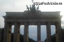 [P52] Poarta Branderburg spre amiaza unei zile superbe de august la Berlin, cu statuia zeitei victoriei » foto by ileanaxperta*
 - 
<span class="allrVoted glyphicon glyphicon-heart hidden" id="av211773"></span>
<a class="m-l-10 hidden" id="sv211773" onclick="voting_Foto_DelVot(,211773,4900)" role="button">șterge vot <span class="glyphicon glyphicon-remove"></span></a>
<a id="v9211773" class=" c-red"  onclick="voting_Foto_SetVot(211773)" role="button"><span class="glyphicon glyphicon-heart-empty"></span> <b>LIKE</b> = Votează poza</a> <img class="hidden"  id="f211773W9" src="/imagini/loader.gif" border="0" /><span class="AjErrMes hidden" id="e211773ErM"></span>