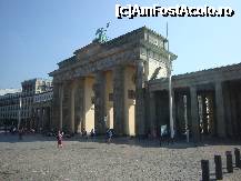 P22 [JUL-2010] Berlin: Poarta Brandemburg văzută dinspre fostul Berlin de Vest. De cealaltă parte a porții se află Pariser Platz.
