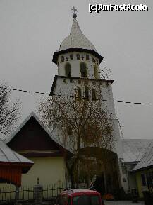 P06 [DEC-2010] Mănăstirea Dumbrava - clopotniţa de la intrare..