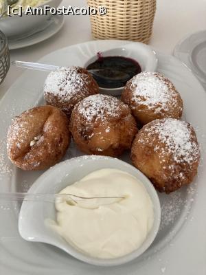 [P17] Papanași cu brânză și smântână cu gem » foto by aurora56
 - 
<span class="allrVoted glyphicon glyphicon-heart hidden" id="av1522066"></span>
<a class="m-l-10 hidden" id="sv1522066" onclick="voting_Foto_DelVot(,1522066,4946)" role="button">șterge vot <span class="glyphicon glyphicon-remove"></span></a>
<a id="v91522066" class=" c-red"  onclick="voting_Foto_SetVot(1522066)" role="button"><span class="glyphicon glyphicon-heart-empty"></span> <b>LIKE</b> = Votează poza</a> <img class="hidden"  id="f1522066W9" src="/imagini/loader.gif" border="0" /><span class="AjErrMes hidden" id="e1522066ErM"></span>