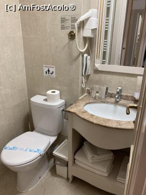 [P06] Baia cu chiuveta și wc » foto by aurora56
 - 
<span class="allrVoted glyphicon glyphicon-heart hidden" id="av1522055"></span>
<a class="m-l-10 hidden" id="sv1522055" onclick="voting_Foto_DelVot(,1522055,4946)" role="button">șterge vot <span class="glyphicon glyphicon-remove"></span></a>
<a id="v91522055" class=" c-red"  onclick="voting_Foto_SetVot(1522055)" role="button"><span class="glyphicon glyphicon-heart-empty"></span> <b>LIKE</b> = Votează poza</a> <img class="hidden"  id="f1522055W9" src="/imagini/loader.gif" border="0" /><span class="AjErrMes hidden" id="e1522055ErM"></span>