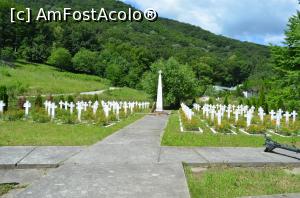 [P14] Cimitirul eroilor din Călimănești - Căciulata, căzuți pentru Patrie în primul război mondial.  » foto by Ioan Raita
 - 
<span class="allrVoted glyphicon glyphicon-heart hidden" id="av782239"></span>
<a class="m-l-10 hidden" id="sv782239" onclick="voting_Foto_DelVot(,782239,5065)" role="button">șterge vot <span class="glyphicon glyphicon-remove"></span></a>
<a id="v9782239" class=" c-red"  onclick="voting_Foto_SetVot(782239)" role="button"><span class="glyphicon glyphicon-heart-empty"></span> <b>LIKE</b> = Votează poza</a> <img class="hidden"  id="f782239W9" src="/imagini/loader.gif" border="0" /><span class="AjErrMes hidden" id="e782239ErM"></span>