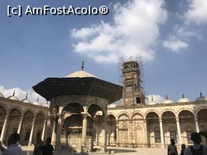P18 [SEP-2018] Moscheea de Alabastru din Citadela lui Saladin - fântâna şi turnul cu ceasul dăruit de francezi