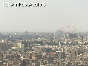 P20 [SEP-2018] Moscheea de Alabastru din Citadela lui Saladin - vedere panoramică asupra oraşului Cairo. În plan îndepărtat se disting siluetele Piramidelor de la Giza