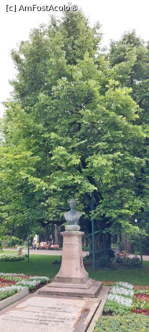 [P31] Parcul Copou - teiul și bustul lui Eminescu » foto by Carmen Ion
 - 
<span class="allrVoted glyphicon glyphicon-heart hidden" id="av1495702"></span>
<a class="m-l-10 hidden" id="sv1495702" onclick="voting_Foto_DelVot(,1495702,5091)" role="button">șterge vot <span class="glyphicon glyphicon-remove"></span></a>
<a id="v91495702" class=" c-red"  onclick="voting_Foto_SetVot(1495702)" role="button"><span class="glyphicon glyphicon-heart-empty"></span> <b>LIKE</b> = Votează poza</a> <img class="hidden"  id="f1495702W9" src="/imagini/loader.gif" border="0" /><span class="AjErrMes hidden" id="e1495702ErM"></span>