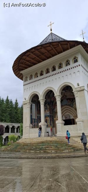 [P19] Bucovina in 4 zile - Intrarea in biserica Manastirii Sihastria Putnei. » foto by iulianic
 - 
<span class="allrVoted glyphicon glyphicon-heart hidden" id="av1543138"></span>
<a class="m-l-10 hidden" id="sv1543138" onclick="voting_Foto_DelVot(,1543138,5114)" role="button">șterge vot <span class="glyphicon glyphicon-remove"></span></a>
<a id="v91543138" class=" c-red"  onclick="voting_Foto_SetVot(1543138)" role="button"><span class="glyphicon glyphicon-heart-empty"></span> <b>LIKE</b> = Votează poza</a> <img class="hidden"  id="f1543138W9" src="/imagini/loader.gif" border="0" /><span class="AjErrMes hidden" id="e1543138ErM"></span>