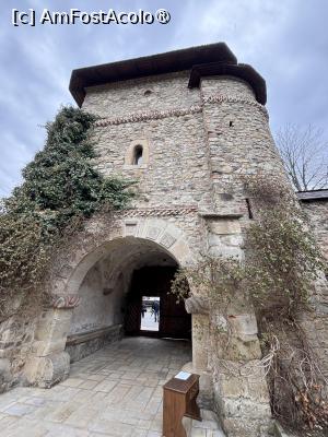 [P22] Mânăstirea Moldovița,intrare » foto by AZE
 - 
<span class="allrVoted glyphicon glyphicon-heart hidden" id="av1479104"></span>
<a class="m-l-10 hidden" id="sv1479104" onclick="voting_Foto_DelVot(,1479104,5114)" role="button">șterge vot <span class="glyphicon glyphicon-remove"></span></a>
<a id="v91479104" class=" c-red"  onclick="voting_Foto_SetVot(1479104)" role="button"><span class="glyphicon glyphicon-heart-empty"></span> <b>LIKE</b> = Votează poza</a> <img class="hidden"  id="f1479104W9" src="/imagini/loader.gif" border="0" /><span class="AjErrMes hidden" id="e1479104ErM"></span>