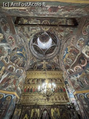 [P32] Mânăstirea Moldovița,interior » foto by AZE
 - 
<span class="allrVoted glyphicon glyphicon-heart hidden" id="av1479114"></span>
<a class="m-l-10 hidden" id="sv1479114" onclick="voting_Foto_DelVot(,1479114,5114)" role="button">șterge vot <span class="glyphicon glyphicon-remove"></span></a>
<a id="v91479114" class=" c-red"  onclick="voting_Foto_SetVot(1479114)" role="button"><span class="glyphicon glyphicon-heart-empty"></span> <b>LIKE</b> = Votează poza</a> <img class="hidden"  id="f1479114W9" src="/imagini/loader.gif" border="0" /><span class="AjErrMes hidden" id="e1479114ErM"></span>