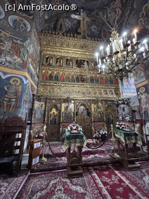 [P33] Mânăstirea Moldovița,interior » foto by AZE
 - 
<span class="allrVoted glyphicon glyphicon-heart hidden" id="av1479115"></span>
<a class="m-l-10 hidden" id="sv1479115" onclick="voting_Foto_DelVot(,1479115,5114)" role="button">șterge vot <span class="glyphicon glyphicon-remove"></span></a>
<a id="v91479115" class=" c-red"  onclick="voting_Foto_SetVot(1479115)" role="button"><span class="glyphicon glyphicon-heart-empty"></span> <b>LIKE</b> = Votează poza</a> <img class="hidden"  id="f1479115W9" src="/imagini/loader.gif" border="0" /><span class="AjErrMes hidden" id="e1479115ErM"></span>