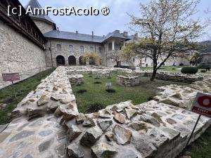 [P46] Mânăstirea Sucevița,ruine conservate » foto by AZE
 - 
<span class="allrVoted glyphicon glyphicon-heart hidden" id="av1479128"></span>
<a class="m-l-10 hidden" id="sv1479128" onclick="voting_Foto_DelVot(,1479128,5114)" role="button">șterge vot <span class="glyphicon glyphicon-remove"></span></a>
<a id="v91479128" class=" c-red"  onclick="voting_Foto_SetVot(1479128)" role="button"><span class="glyphicon glyphicon-heart-empty"></span> <b>LIKE</b> = Votează poza</a> <img class="hidden"  id="f1479128W9" src="/imagini/loader.gif" border="0" /><span class="AjErrMes hidden" id="e1479128ErM"></span>
