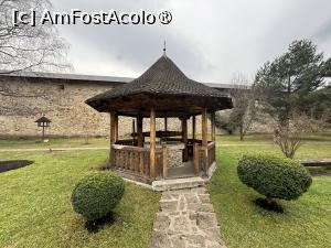 [P59] Mânăstirea Sucevița,curte » foto by AZE
 - 
<span class="allrVoted glyphicon glyphicon-heart hidden" id="av1479141"></span>
<a class="m-l-10 hidden" id="sv1479141" onclick="voting_Foto_DelVot(,1479141,5114)" role="button">șterge vot <span class="glyphicon glyphicon-remove"></span></a>
<a id="v91479141" class=" c-red"  onclick="voting_Foto_SetVot(1479141)" role="button"><span class="glyphicon glyphicon-heart-empty"></span> <b>LIKE</b> = Votează poza</a> <img class="hidden"  id="f1479141W9" src="/imagini/loader.gif" border="0" /><span class="AjErrMes hidden" id="e1479141ErM"></span>