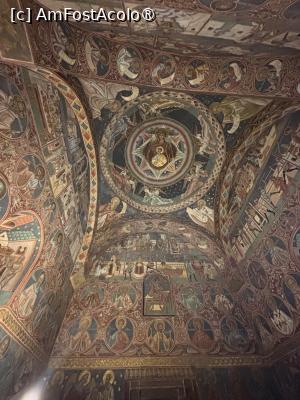 [P92] Mânăstirea Voroneț,interior » foto by AZE
 - 
<span class="allrVoted glyphicon glyphicon-heart hidden" id="av1479174"></span>
<a class="m-l-10 hidden" id="sv1479174" onclick="voting_Foto_DelVot(,1479174,5114)" role="button">șterge vot <span class="glyphicon glyphicon-remove"></span></a>
<a id="v91479174" class=" c-red"  onclick="voting_Foto_SetVot(1479174)" role="button"><span class="glyphicon glyphicon-heart-empty"></span> <b>LIKE</b> = Votează poza</a> <img class="hidden"  id="f1479174W9" src="/imagini/loader.gif" border="0" /><span class="AjErrMes hidden" id="e1479174ErM"></span>