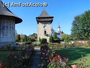 [P04] Turnul lui Vasile Lupu, iar in spate se vede noua biserica parohiala din Humor . » foto by liviu49
 - 
<span class="allrVoted glyphicon glyphicon-heart hidden" id="av1303455"></span>
<a class="m-l-10 hidden" id="sv1303455" onclick="voting_Foto_DelVot(,1303455,5114)" role="button">șterge vot <span class="glyphicon glyphicon-remove"></span></a>
<a id="v91303455" class=" c-red"  onclick="voting_Foto_SetVot(1303455)" role="button"><span class="glyphicon glyphicon-heart-empty"></span> <b>LIKE</b> = Votează poza</a> <img class="hidden"  id="f1303455W9" src="/imagini/loader.gif" border="0" /><span class="AjErrMes hidden" id="e1303455ErM"></span>