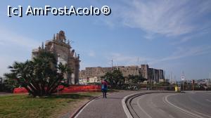 [P10] Fantana Immacolatella, un frumos monument din marmura. Pe fundal Castel dell'Ovo.  » foto by Aurici
 - 
<span class="allrVoted glyphicon glyphicon-heart hidden" id="av875086"></span>
<a class="m-l-10 hidden" id="sv875086" onclick="voting_Foto_DelVot(,875086,5128)" role="button">șterge vot <span class="glyphicon glyphicon-remove"></span></a>
<a id="v9875086" class=" c-red"  onclick="voting_Foto_SetVot(875086)" role="button"><span class="glyphicon glyphicon-heart-empty"></span> <b>LIKE</b> = Votează poza</a> <img class="hidden"  id="f875086W9" src="/imagini/loader.gif" border="0" /><span class="AjErrMes hidden" id="e875086ErM"></span>