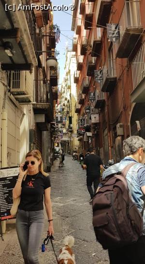 P09 [JUN-2022] Napoli este compus dintr-un labirint de străzi înguste unde puteți găsi esența cea mai autentică a orașului