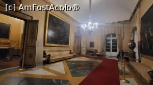 [P21] Sala Ambasadorilor este urmata de <strong>Sala Maria Cristina de Savoia</strong>, prima sotie a lui Ferdinand al II-lea, decorata cu fresce care au fost distruse cand palatul s-a folosit ca si cartier general militar, in anul 1943. Camera si-a pierdut identitatea de camera privata, fiind numita Camera Ministrilor. » foto by geani anto
 - 
<span class="allrVoted glyphicon glyphicon-heart hidden" id="av1408034"></span>
<a class="m-l-10 hidden" id="sv1408034" onclick="voting_Foto_DelVot(,1408034,5128)" role="button">șterge vot <span class="glyphicon glyphicon-remove"></span></a>
<a id="v91408034" class=" c-red"  onclick="voting_Foto_SetVot(1408034)" role="button"><span class="glyphicon glyphicon-heart-empty"></span> <b>LIKE</b> = Votează poza</a> <img class="hidden"  id="f1408034W9" src="/imagini/loader.gif" border="0" /><span class="AjErrMes hidden" id="e1408034ErM"></span>