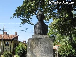 [P13] Tudor Musatescu, bust in gradina publica.  » foto by elviramvio
 - 
<span class="allrVoted glyphicon glyphicon-heart hidden" id="av682117"></span>
<a class="m-l-10 hidden" id="sv682117" onclick="voting_Foto_DelVot(,682117,5176)" role="button">șterge vot <span class="glyphicon glyphicon-remove"></span></a>
<a id="v9682117" class=" c-red"  onclick="voting_Foto_SetVot(682117)" role="button"><span class="glyphicon glyphicon-heart-empty"></span> <b>LIKE</b> = Votează poza</a> <img class="hidden"  id="f682117W9" src="/imagini/loader.gif" border="0" /><span class="AjErrMes hidden" id="e682117ErM"></span>