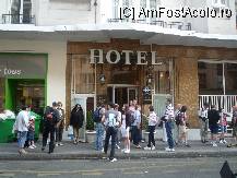 [P02] Hotelul Ambassadeur: în stânga imaginii se merge spre Clichy, în dreapta spre Rue Davy. » foto by nickro
 - 
<span class="allrVoted glyphicon glyphicon-heart hidden" id="av106755"></span>
<a class="m-l-10 hidden" id="sv106755" onclick="voting_Foto_DelVot(,106755,5185)" role="button">șterge vot <span class="glyphicon glyphicon-remove"></span></a>
<a id="v9106755" class=" c-red"  onclick="voting_Foto_SetVot(106755)" role="button"><span class="glyphicon glyphicon-heart-empty"></span> <b>LIKE</b> = Votează poza</a> <img class="hidden"  id="f106755W9" src="/imagini/loader.gif" border="0" /><span class="AjErrMes hidden" id="e106755ErM"></span>