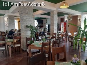 [P23] Prin restaurant » foto by roxxie
 - 
<span class="allrVoted glyphicon glyphicon-heart hidden" id="av1528461"></span>
<a class="m-l-10 hidden" id="sv1528461" onclick="voting_Foto_DelVot(,1528461,5210)" role="button">șterge vot <span class="glyphicon glyphicon-remove"></span></a>
<a id="v91528461" class=" c-red"  onclick="voting_Foto_SetVot(1528461)" role="button"><span class="glyphicon glyphicon-heart-empty"></span> <b>LIKE</b> = Votează poza</a> <img class="hidden"  id="f1528461W9" src="/imagini/loader.gif" border="0" /><span class="AjErrMes hidden" id="e1528461ErM"></span>