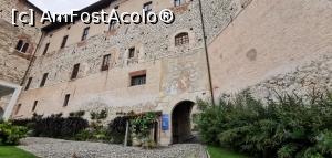 P03 [AUG-2019] Intrarea la fortăreața medievală Rocca Borromeo. 