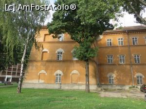 [P02] Clădirea stil cazarmă edificată în 1856; în colțul din stânga se observă cărămida veche - Castelul Huniade, Timișoara.  » foto by tata123 🔱
 - 
<span class="allrVoted glyphicon glyphicon-heart hidden" id="av814869"></span>
<a class="m-l-10 hidden" id="sv814869" onclick="voting_Foto_DelVot(,814869,5428)" role="button">șterge vot <span class="glyphicon glyphicon-remove"></span></a>
<a id="v9814869" class=" c-red"  onclick="voting_Foto_SetVot(814869)" role="button"><span class="glyphicon glyphicon-heart-empty"></span> <b>LIKE</b> = Votează poza</a> <img class="hidden"  id="f814869W9" src="/imagini/loader.gif" border="0" /><span class="AjErrMes hidden" id="e814869ErM"></span>