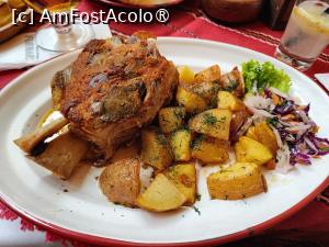 [P08] Ciolanul de porc cu cartofi. » foto by tata123 🔱
 - 
<span class="allrVoted glyphicon glyphicon-heart hidden" id="av1539865"></span>
<a class="m-l-10 hidden" id="sv1539865" onclick="voting_Foto_DelVot(,1539865,5493)" role="button">șterge vot <span class="glyphicon glyphicon-remove"></span></a>
<a id="v91539865" class=" c-red"  onclick="voting_Foto_SetVot(1539865)" role="button"><span class="glyphicon glyphicon-heart-empty"></span> <b>LIKE</b> = Votează poza</a> <img class="hidden"  id="f1539865W9" src="/imagini/loader.gif" border="0" /><span class="AjErrMes hidden" id="e1539865ErM"></span>