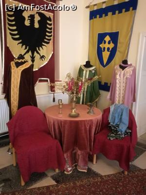 [P35] Expoziția de haine medievale » foto by crismis
 - 
<span class="allrVoted glyphicon glyphicon-heart hidden" id="av933187"></span>
<a class="m-l-10 hidden" id="sv933187" onclick="voting_Foto_DelVot(,933187,5504)" role="button">șterge vot <span class="glyphicon glyphicon-remove"></span></a>
<a id="v9933187" class=" c-red"  onclick="voting_Foto_SetVot(933187)" role="button"><span class="glyphicon glyphicon-heart-empty"></span> <b>LIKE</b> = Votează poza</a> <img class="hidden"  id="f933187W9" src="/imagini/loader.gif" border="0" /><span class="AjErrMes hidden" id="e933187ErM"></span>