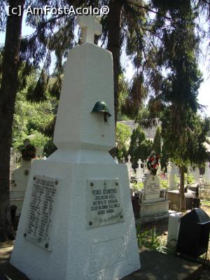 [P04] În cimitirul din apropiere se află un monument închinat ”Eroilor din satele Bistrița și Viișoara căzuți în Primul și în Al Doilea Război Mondial”.  » foto by Floryn81
 - 
<span class="allrVoted glyphicon glyphicon-heart hidden" id="av812991"></span>
<a class="m-l-10 hidden" id="sv812991" onclick="voting_Foto_DelVot(,812991,5547)" role="button">șterge vot <span class="glyphicon glyphicon-remove"></span></a>
<a id="v9812991" class=" c-red"  onclick="voting_Foto_SetVot(812991)" role="button"><span class="glyphicon glyphicon-heart-empty"></span> <b>LIKE</b> = Votează poza</a> <img class="hidden"  id="f812991W9" src="/imagini/loader.gif" border="0" /><span class="AjErrMes hidden" id="e812991ErM"></span>